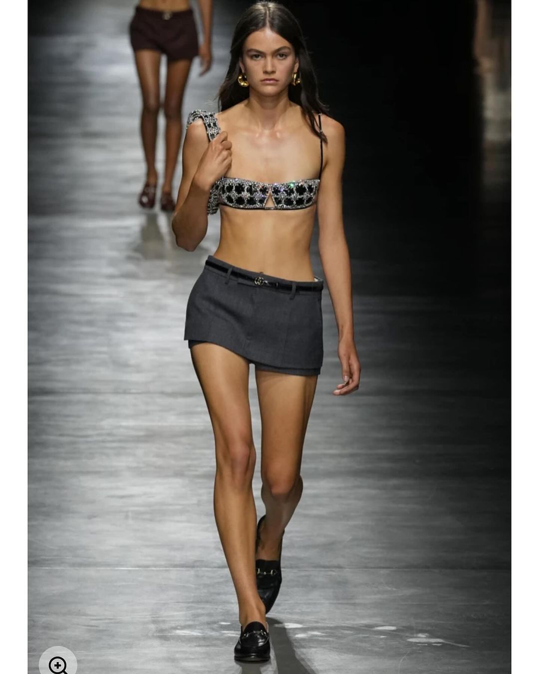 Стиліст показала модні спідниці весняно-літнього сезону 2024: добірка фото